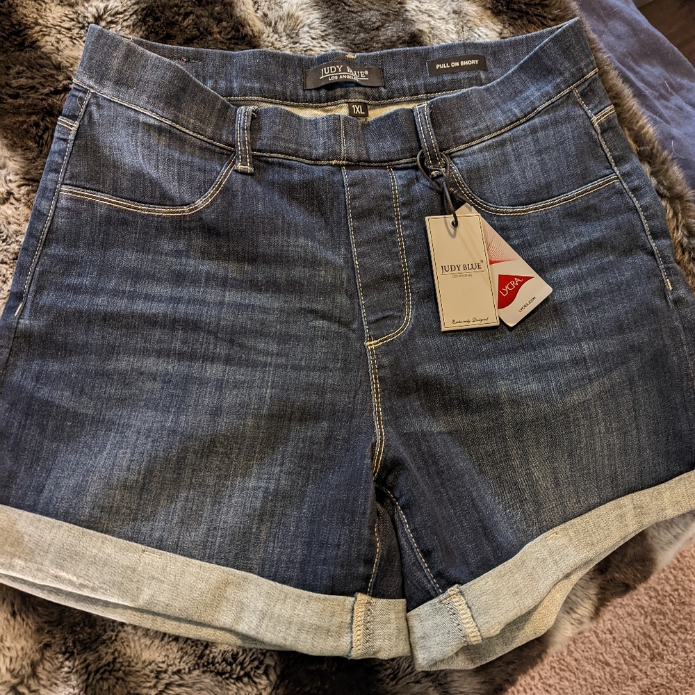 Judy Blue Pull on shorts